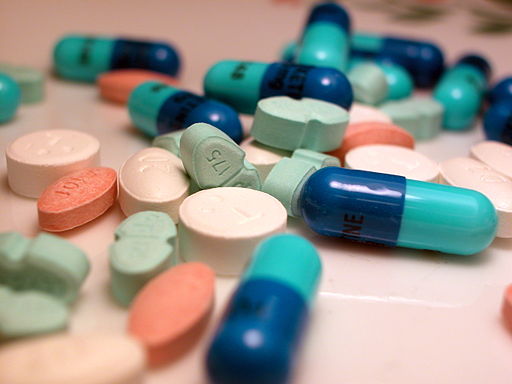 Medikamentell behandling kan gi smertelindring ved nakkeprolaps - Foto Wikimedia